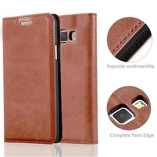 Cadorabo Hoesje geschikt voor Samsung Galaxy A3 2015 in CAPPUCCINO BRUIN - Beschermhoes Case magnetische sluiting Cover