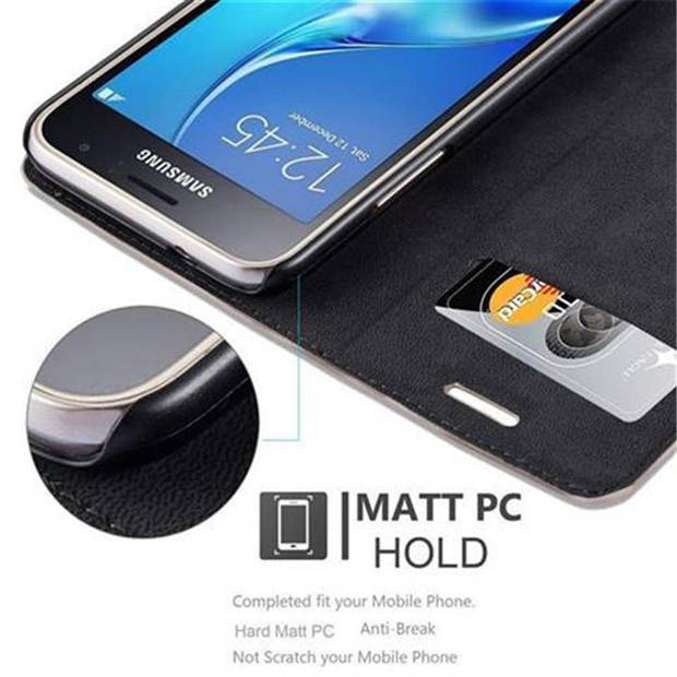 Cadorabo Hoesje geschikt voor Samsung Galaxy J1 2016 in KOFFIE BRUIN - Beschermhoes Case magnetische sluiting Cover