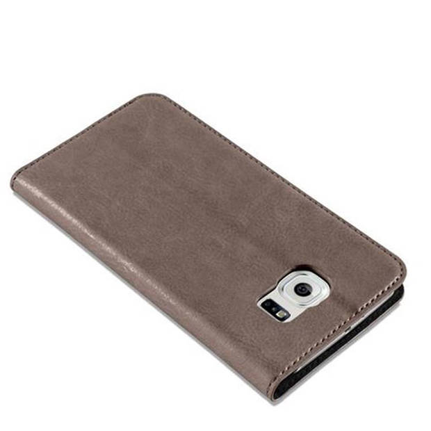 Cadorabo Hoesje geschikt voor Samsung Galaxy S6 in KOFFIE BRUIN - Beschermhoes Case magnetische sluiting Cover