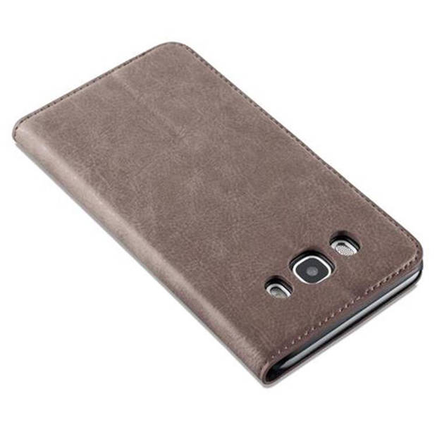 Cadorabo Hoesje geschikt voor Samsung Galaxy J5 2016 in KOFFIE BRUIN - Beschermhoes Case magnetische sluiting Cover