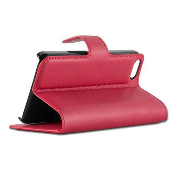 Cadorabo Hoesje geschikt voor Apple iPhone 5 / 5S / SE 2016 in KARMIJN ROOD - Beschermhoes Cover magnetische sluiting