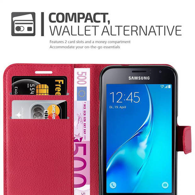 Cadorabo Hoesje geschikt voor Samsung Galaxy J1 2015 in KARMIJN ROOD - Beschermhoes Cover magnetische sluiting Case