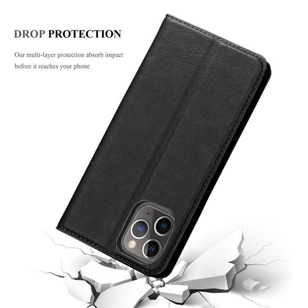 Cadorabo Hoesje geschikt voor Apple iPhone 12 PRO MAX in ZWARTE NACHT - Beschermhoes Case magnetische sluiting Cover