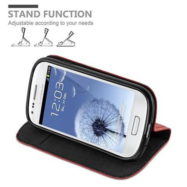 Cadorabo Hoesje geschikt voor Samsung Galaxy S3 MINI in APPEL ROOD - Beschermhoes Case magnetische sluiting Cover