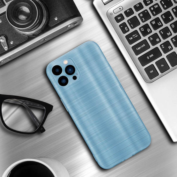 Cadorabo Hoesje geschikt voor Apple iPhone 13 PRO MAX in Brushed Turqoise - Beschermhoes Case Cover TPU silicone