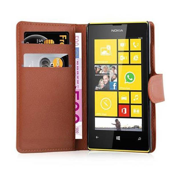 Cadorabo Hoesje geschikt voor Nokia Lumia 520 / 521 in CHOCOLADE BRUIN - Beschermhoes Cover magnetische sluiting Case