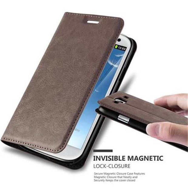 Cadorabo Hoesje geschikt voor Samsung Galaxy S3 / S3 NEO in KOFFIE BRUIN - Beschermhoes Case magnetische sluiting Cover