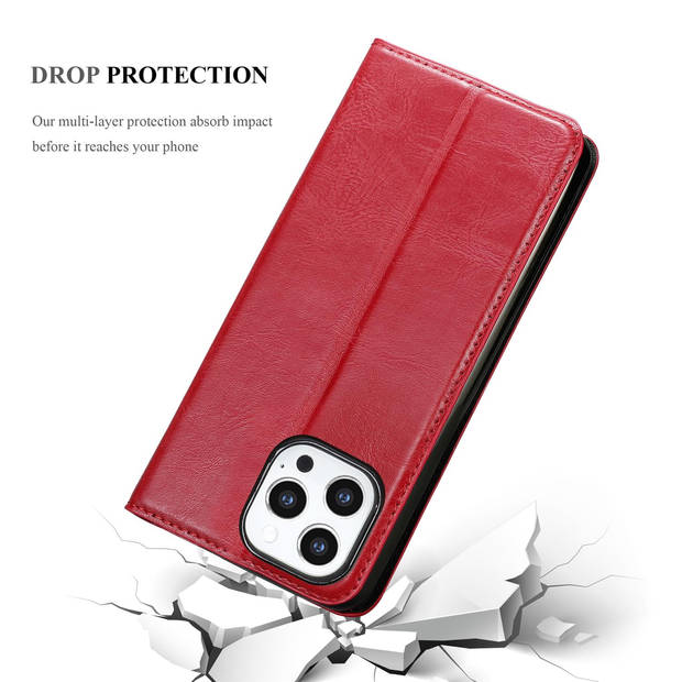 Cadorabo Hoesje geschikt voor Apple iPhone 13 PRO MAX in APPEL ROOD - Beschermhoes Case magnetische sluiting Cover