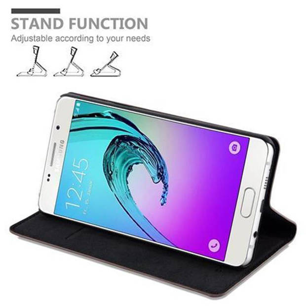 Cadorabo Hoesje geschikt voor Samsung Galaxy A5 2016 in KOFFIE BRUIN - Beschermhoes Case magnetische sluiting Cover