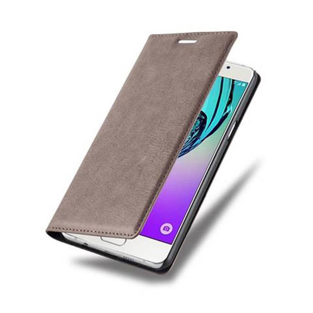 Cadorabo Hoesje geschikt voor Samsung Galaxy A5 2016 in KOFFIE BRUIN - Beschermhoes Case magnetische sluiting Cover