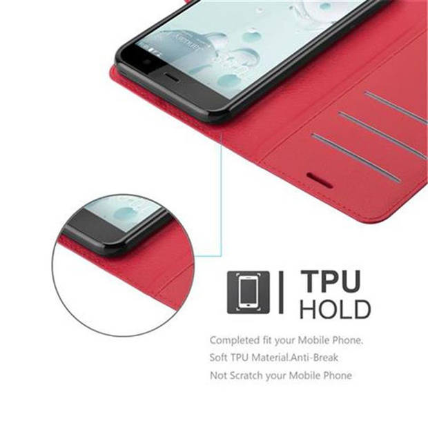 Cadorabo Hoesje geschikt voor HTC U PLAY in KARMIJN ROOD - Beschermhoes Cover magnetische sluiting Case