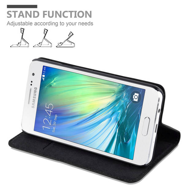 Cadorabo Hoesje geschikt voor Samsung Galaxy A3 2015 in ZWARTE NACHT - Beschermhoes Case magnetische sluiting Cover