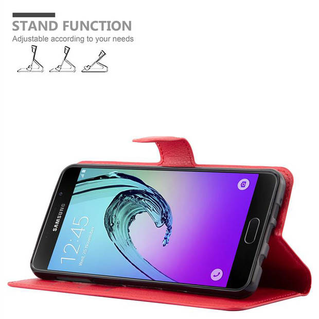 Cadorabo Hoesje geschikt voor Samsung Galaxy A7 2016 in KARMIJN ROOD - Beschermhoes Cover magnetische sluiting Case