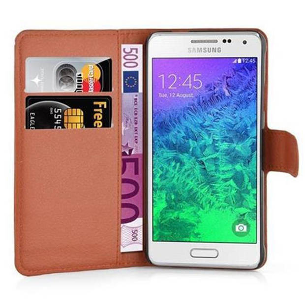 Cadorabo Hoesje geschikt voor Samsung Galaxy ALPHA in CHOCOLADE BRUIN - Beschermhoes Cover magnetische sluiting Case