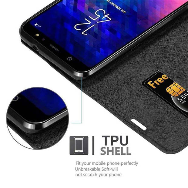 Cadorabo Hoesje geschikt voor Samsung Galaxy A6 PLUS 2018 in ZWARTE NACHT - Beschermhoes Case magnetische sluiting Cover