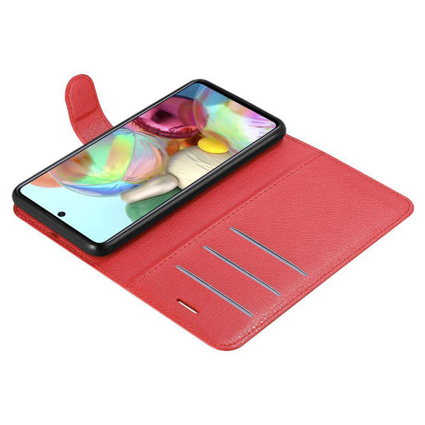 Cadorabo Hoesje geschikt voor Samsung Galaxy A71 5G in KARMIJN ROOD - Beschermhoes Cover magnetische sluiting Case