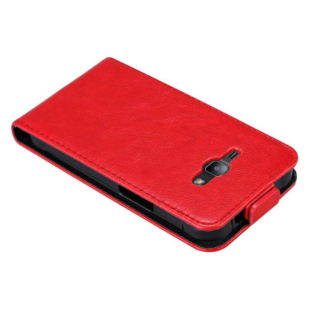 Cadorabo Hoesje geschikt voor Samsung Galaxy J1 2015 in APPEL ROOD - Beschermhoes Flip Case Cover magnetische sluiting