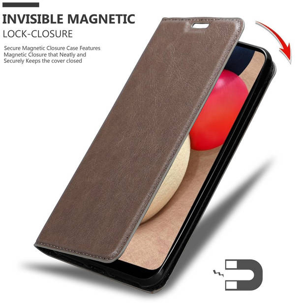 Cadorabo Hoesje geschikt voor Samsung Galaxy A02s in KOFFIE BRUIN - Beschermhoes Case magnetische sluiting Cover