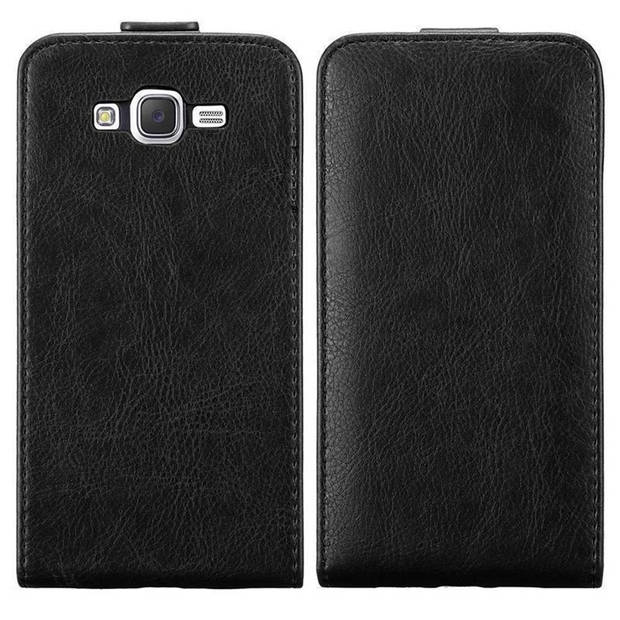 Cadorabo Hoesje geschikt voor Samsung Galaxy J7 2015 in ZWARTE NACHT - Beschermhoes Flip Case Cover magnetische sluiting