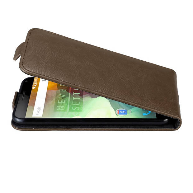 Cadorabo Hoesje geschikt voor OnePlus 2 in KOFFIE BRUIN - Beschermhoes Flip Case Cover magnetische sluiting