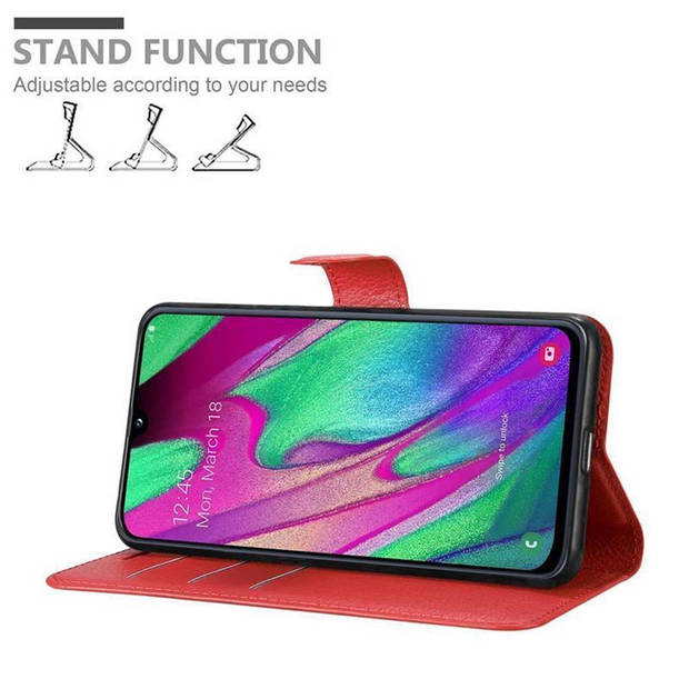 Cadorabo Hoesje geschikt voor Samsung Galaxy A40 in KARMIJN ROOD - Beschermhoes Cover magnetische sluiting Case