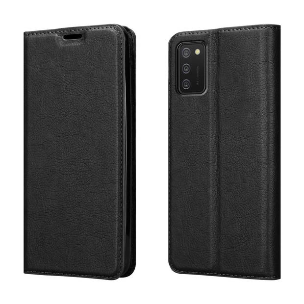 Cadorabo Hoesje geschikt voor Samsung Galaxy A02s in ZWARTE NACHT - Beschermhoes Case magnetische sluiting Cover