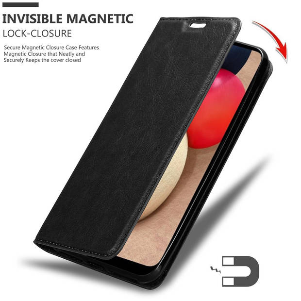 Cadorabo Hoesje geschikt voor Samsung Galaxy A02s in ZWARTE NACHT - Beschermhoes Case magnetische sluiting Cover