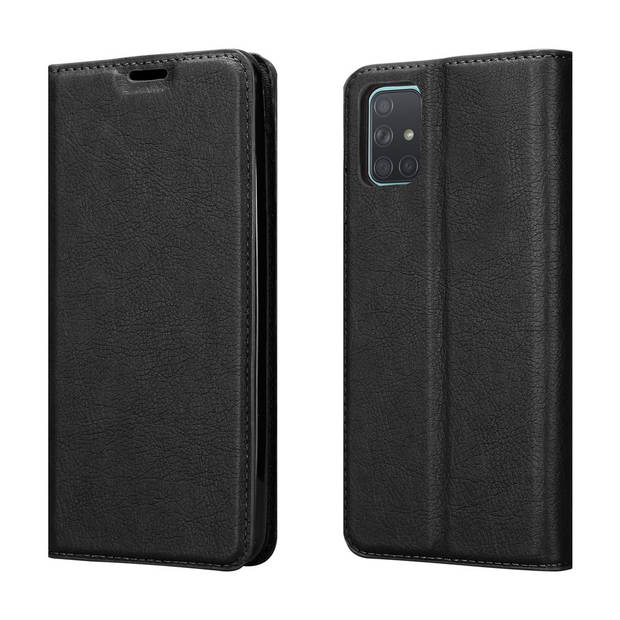 Cadorabo Hoesje geschikt voor Samsung Galaxy A71 5G in ZWARTE NACHT - Beschermhoes Case magnetische sluiting Cover