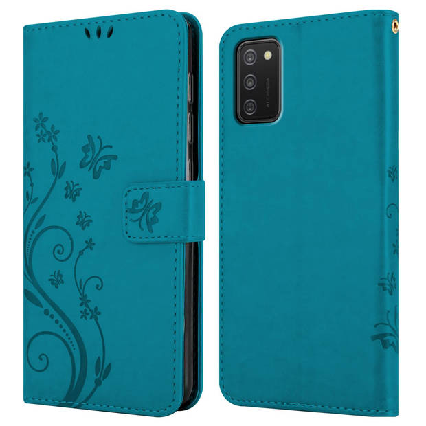 Cadorabo Hoesje geschikt voor Samsung Galaxy A02s in BLOEMEN BLAUW - Beschermhoes Case Cover Bloemen magnetische