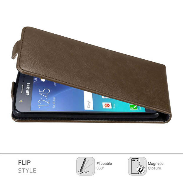 Cadorabo Hoesje geschikt voor Samsung Galaxy J5 2015 in KOFFIE BRUIN - Beschermhoes Flip Case Cover magnetische sluiting