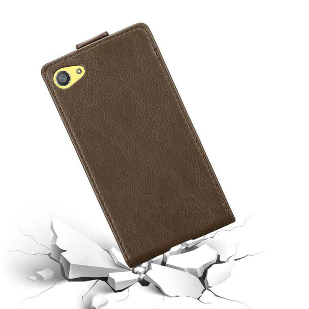 Cadorabo Hoesje geschikt voor Sony Xperia Z5 COMPACT in KOFFIE BRUIN - Beschermhoes Flip Case Cover magnetische sluiting