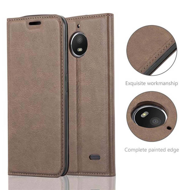 Cadorabo Hoesje geschikt voor Motorola MOTO E4 in KOFFIE BRUIN - Beschermhoes Case magnetische sluiting Cover