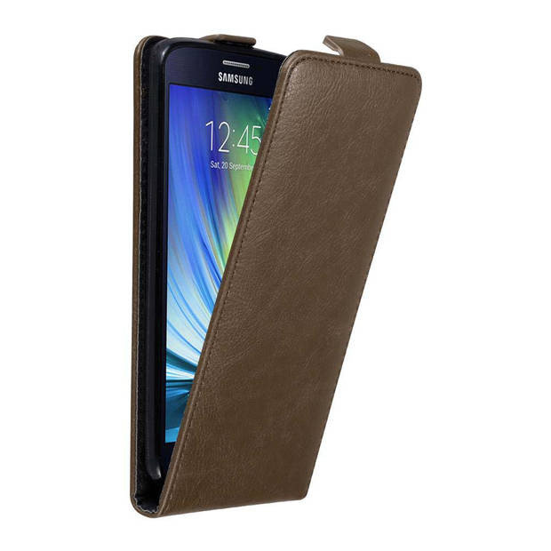 Cadorabo Hoesje geschikt voor Samsung Galaxy A7 2015 in KOFFIE BRUIN - Beschermhoes Flip Case Cover magnetische sluiting