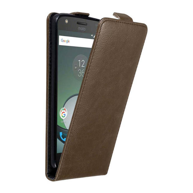 Cadorabo Hoesje geschikt voor Motorola MOTO Z PLAY in KOFFIE BRUIN - Beschermhoes Flip Case Cover magnetische sluiting