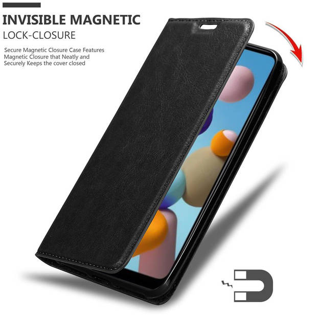 Cadorabo Hoesje geschikt voor Samsung Galaxy A21 in ZWARTE NACHT - Beschermhoes Case magnetische sluiting Cover