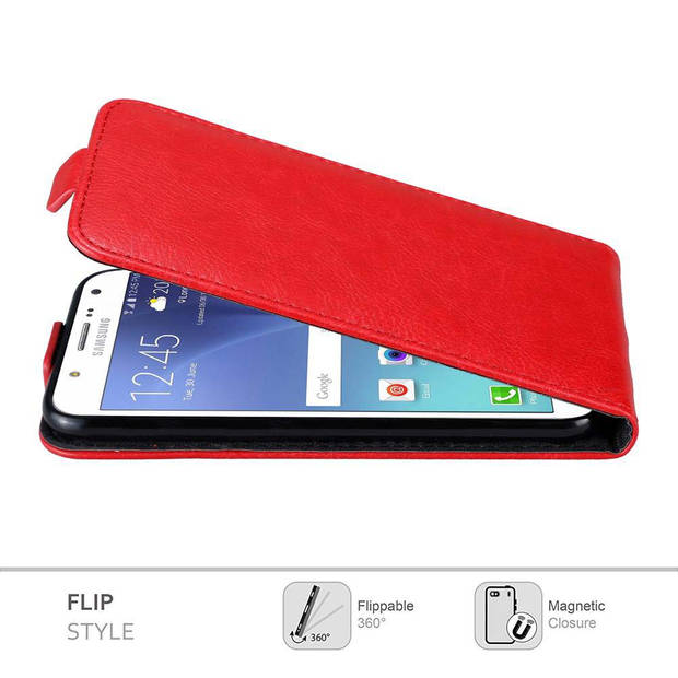 Cadorabo Hoesje geschikt voor Samsung Galaxy J7 2015 in APPEL ROOD - Beschermhoes Flip Case Cover magnetische sluiting