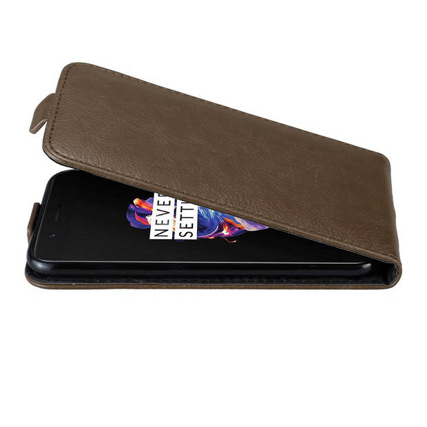 Cadorabo Hoesje geschikt voor OnePlus 5 in KOFFIE BRUIN - Beschermhoes Flip Case Cover magnetische sluiting
