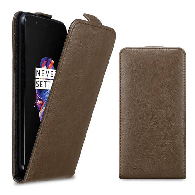 Cadorabo Hoesje geschikt voor OnePlus 5 in KOFFIE BRUIN - Beschermhoes Flip Case Cover magnetische sluiting