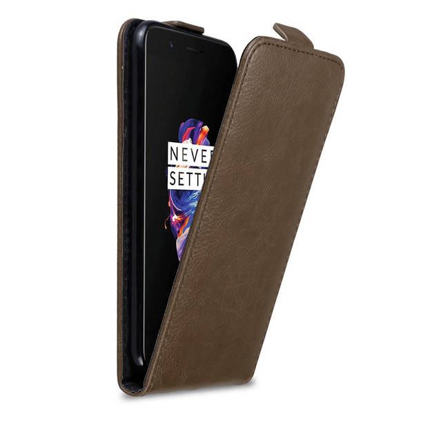 Cadorabo Hoesje geschikt voor OnePlus 5 in KOFFIE BRUIN - Beschermhoes Flip Case Cover magnetische sluiting