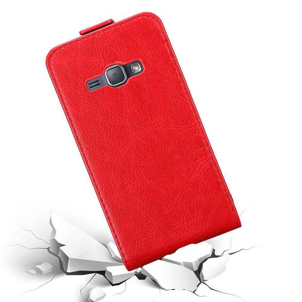 Cadorabo Hoesje geschikt voor Samsung Galaxy J1 2016 in APPEL ROOD - Beschermhoes Flip Case Cover magnetische sluiting