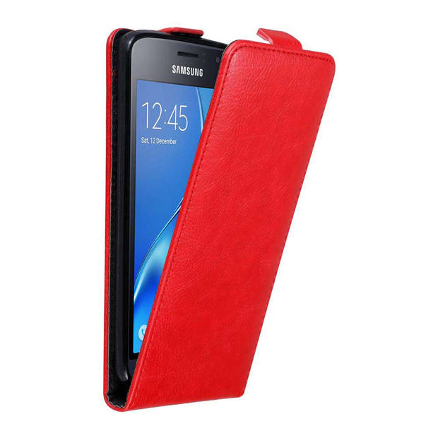 Cadorabo Hoesje geschikt voor Samsung Galaxy J1 2016 in APPEL ROOD - Beschermhoes Flip Case Cover magnetische sluiting