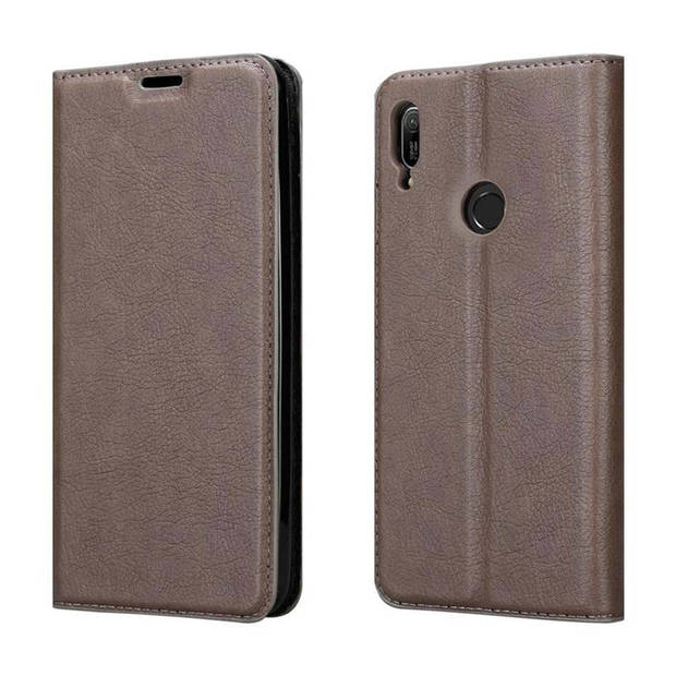 Cadorabo Hoesje geschikt voor Huawei Y6 2019 in KOFFIE BRUIN - Beschermhoes Case magnetische sluiting Cover