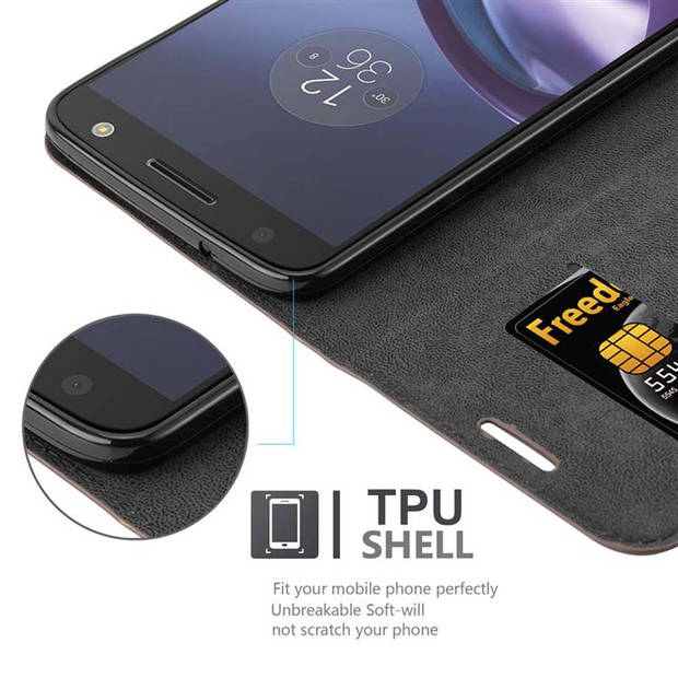 Cadorabo Hoesje geschikt voor Motorola MOTO Z in KOFFIE BRUIN - Beschermhoes Case magnetische sluiting Cover