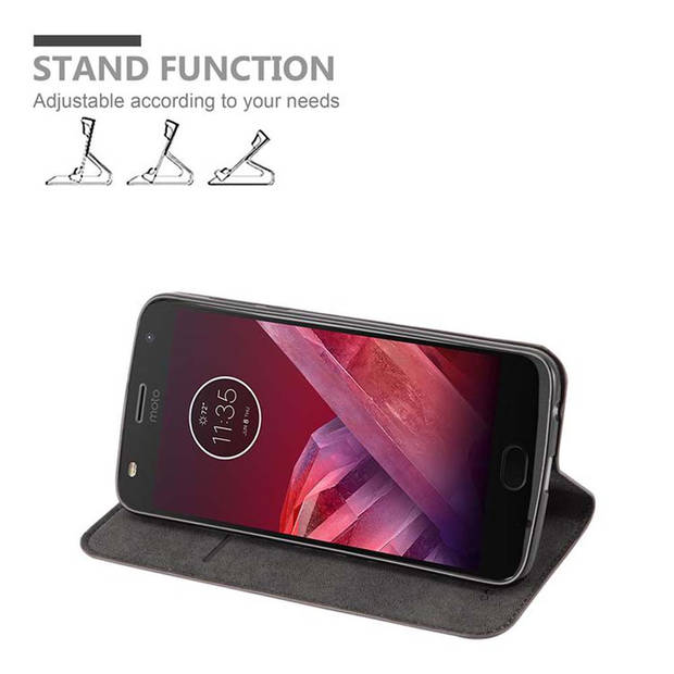 Cadorabo Hoesje geschikt voor Motorola MOTO Z2 PLAY / Z2 FORCE in KOFFIE BRUIN - Beschermhoes Case magnetische sluiting