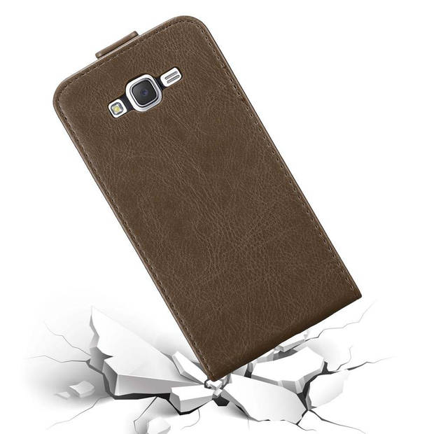 Cadorabo Hoesje geschikt voor Samsung Galaxy J7 2015 in KOFFIE BRUIN - Beschermhoes Flip Case Cover magnetische sluiting