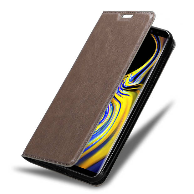 Cadorabo Hoesje geschikt voor Samsung Galaxy NOTE 9 in KOFFIE BRUIN - Beschermhoes Case magnetische sluiting Cover