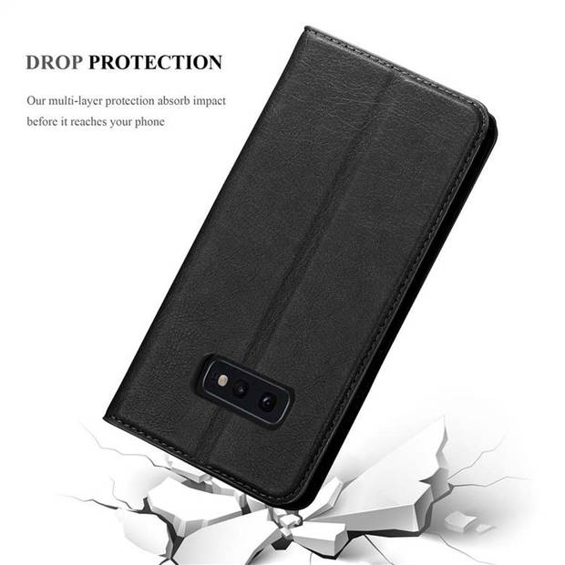 Cadorabo Hoesje geschikt voor Samsung Galaxy S10e in ZWARTE NACHT - Beschermhoes Case magnetische sluiting Cover