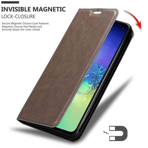 Cadorabo Hoesje geschikt voor Samsung Galaxy S10e in KOFFIE BRUIN - Beschermhoes Case magnetische sluiting Cover