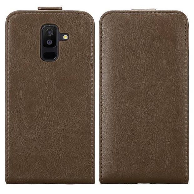 Cadorabo Hoesje geschikt voor Samsung Galaxy A6 PLUS 2018 in KOFFIE BRUIN - Beschermhoes Flip Case Cover magnetische