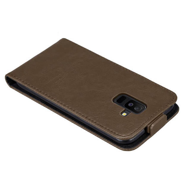 Cadorabo Hoesje geschikt voor Samsung Galaxy A6 PLUS 2018 in KOFFIE BRUIN - Beschermhoes Flip Case Cover magnetische